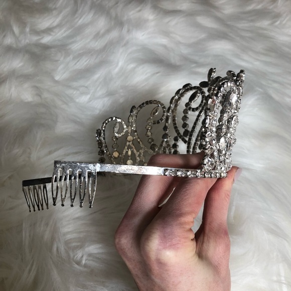 Silver rhinestone tiara/ pageant crown - Picture 2 of 3